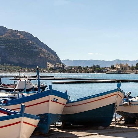 Donna Amalia Villa In Mondello Палермо Екстериор снимка