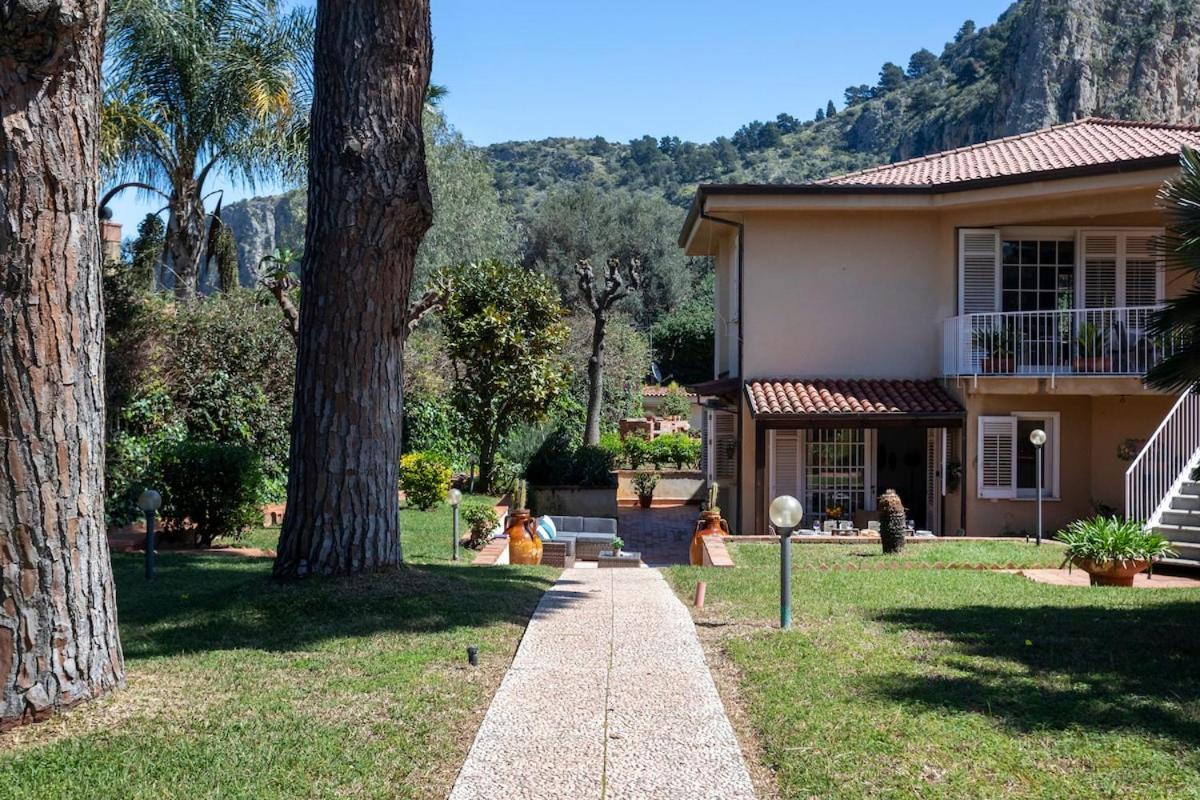 Donna Amalia Villa In Mondello Палермо Екстериор снимка